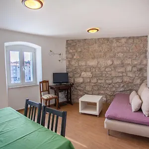 Pogled Na Luku Appartamento Cres